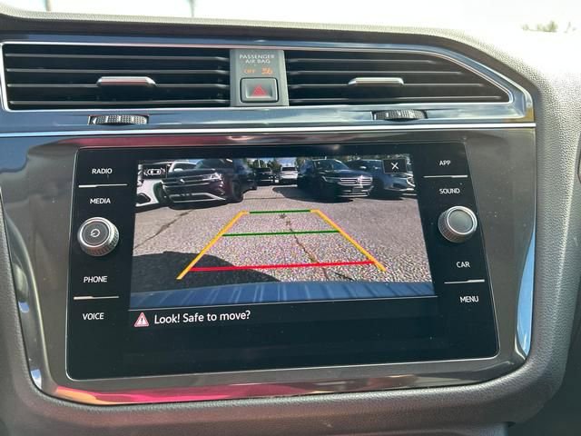 Used 2021 Volkswagen Tiguan SE w/ Panoramic Sunroof Package image 18