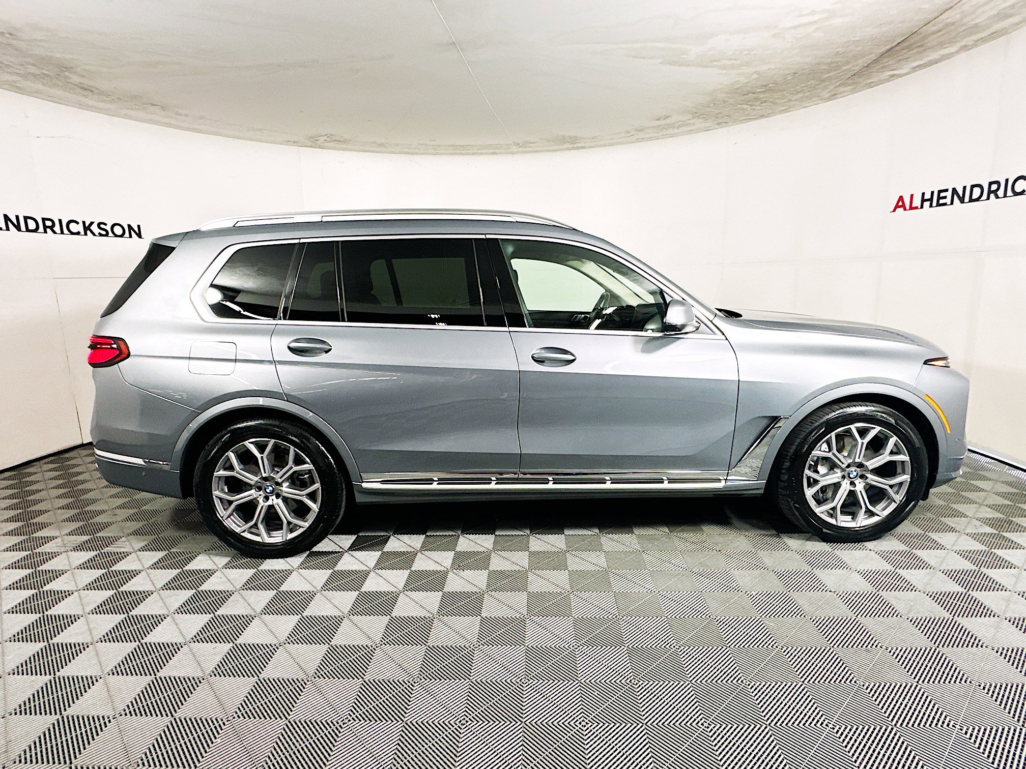 Used 2024 BMW X7 xDrive40i image 2