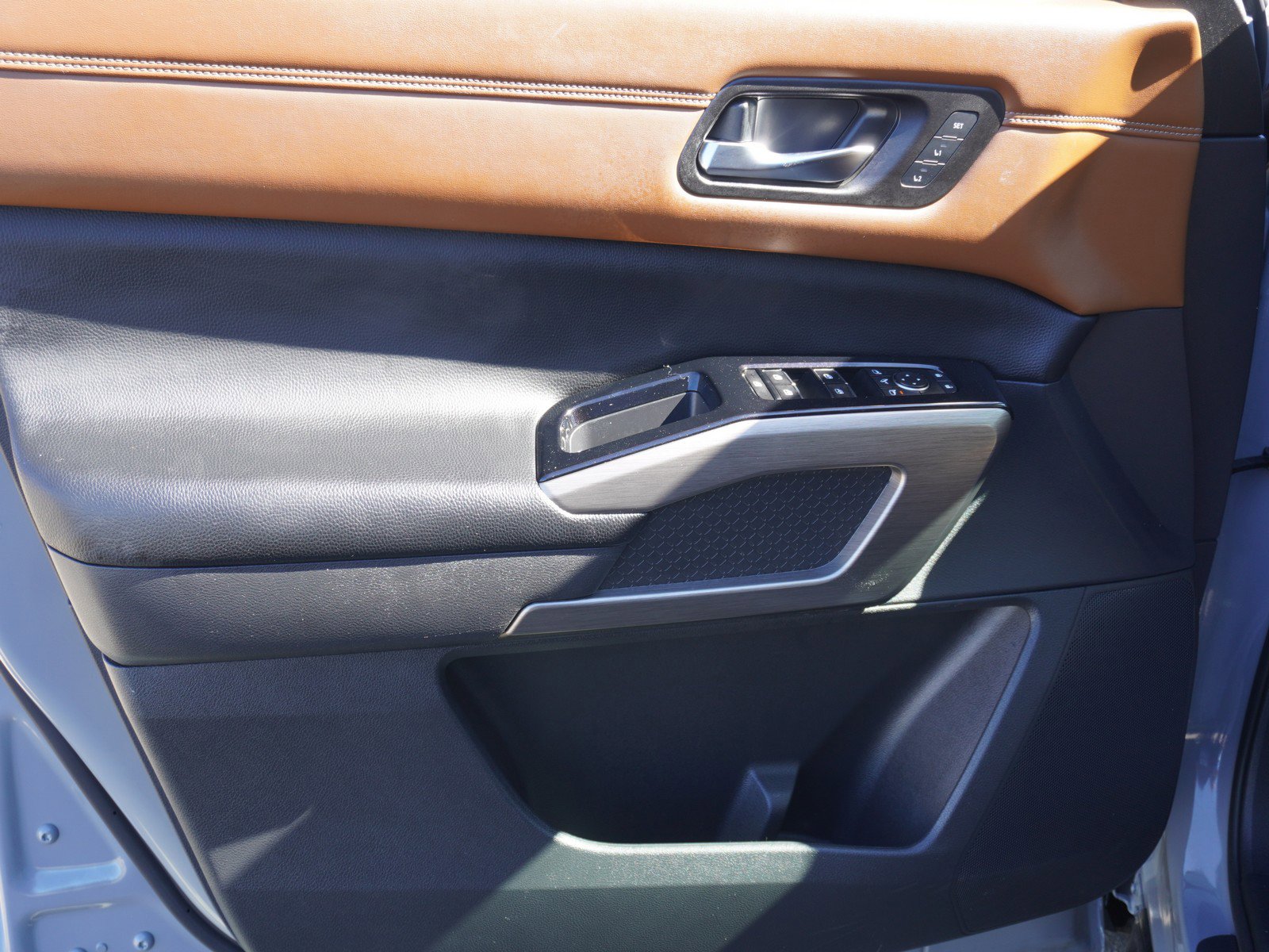 Used 2022 Nissan Pathfinder Platinum w/ Cargo Package image 22