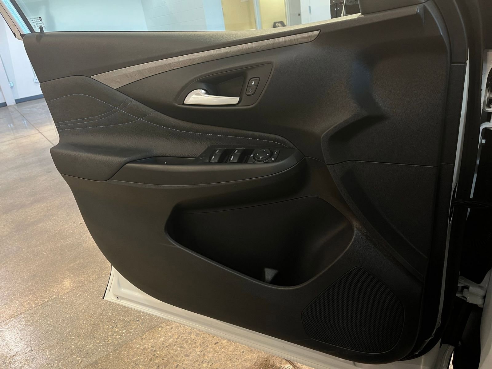 Used 2025 Buick Envista Sport Touring image 18