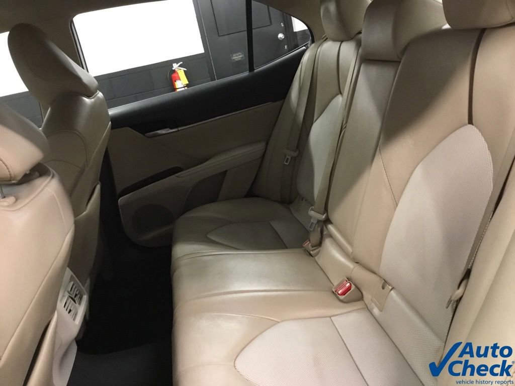 Used 2020 Toyota Camry XLE image 28