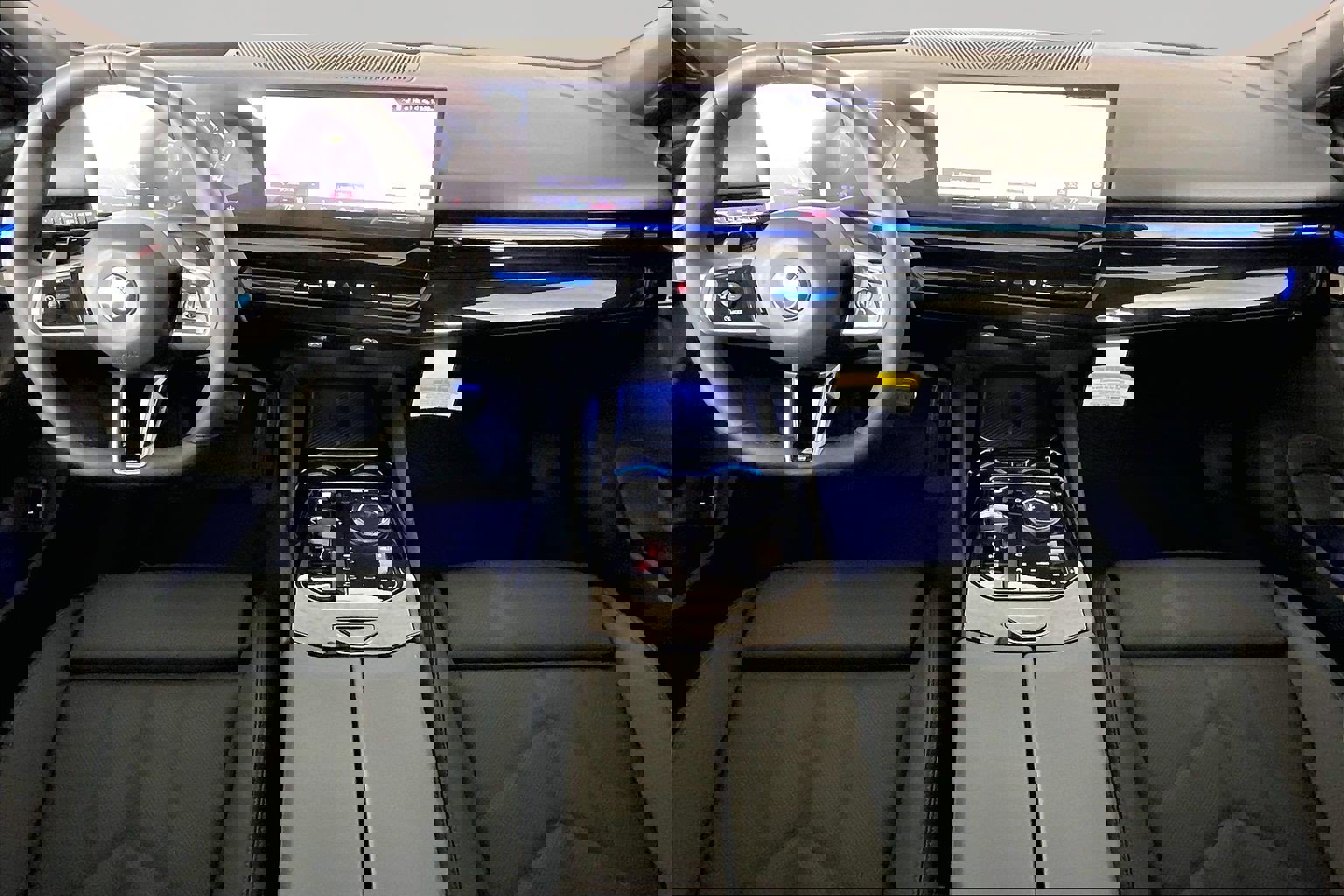 New 2026 BMW 530i xDrive w/ M Sport Package image 8