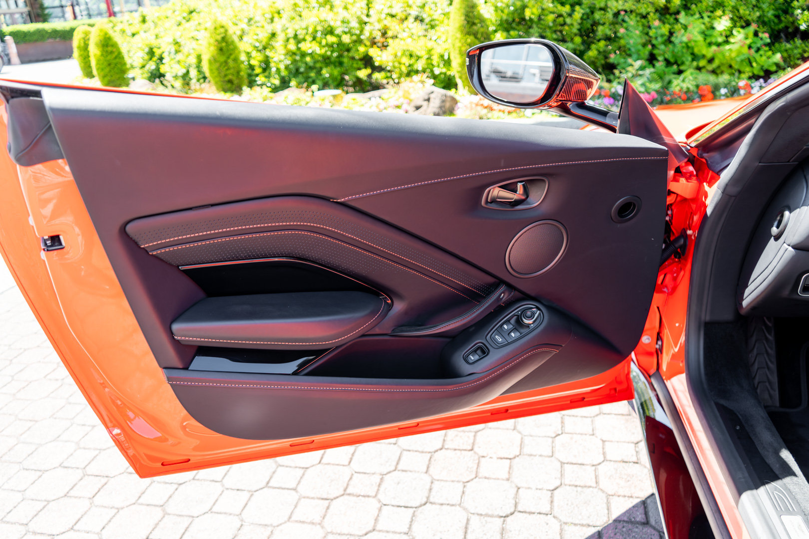 Used 2023 Aston Martin V8 Vantage Roadster RWD image 15