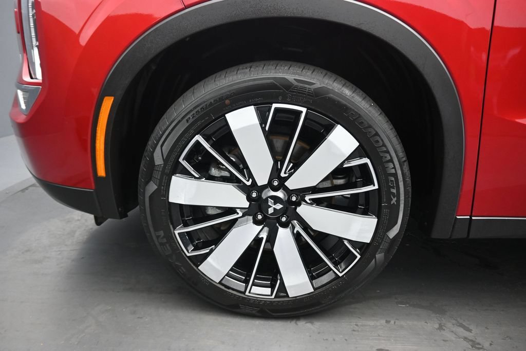 Used 2025 Mitsubishi Outlander AWD image 63