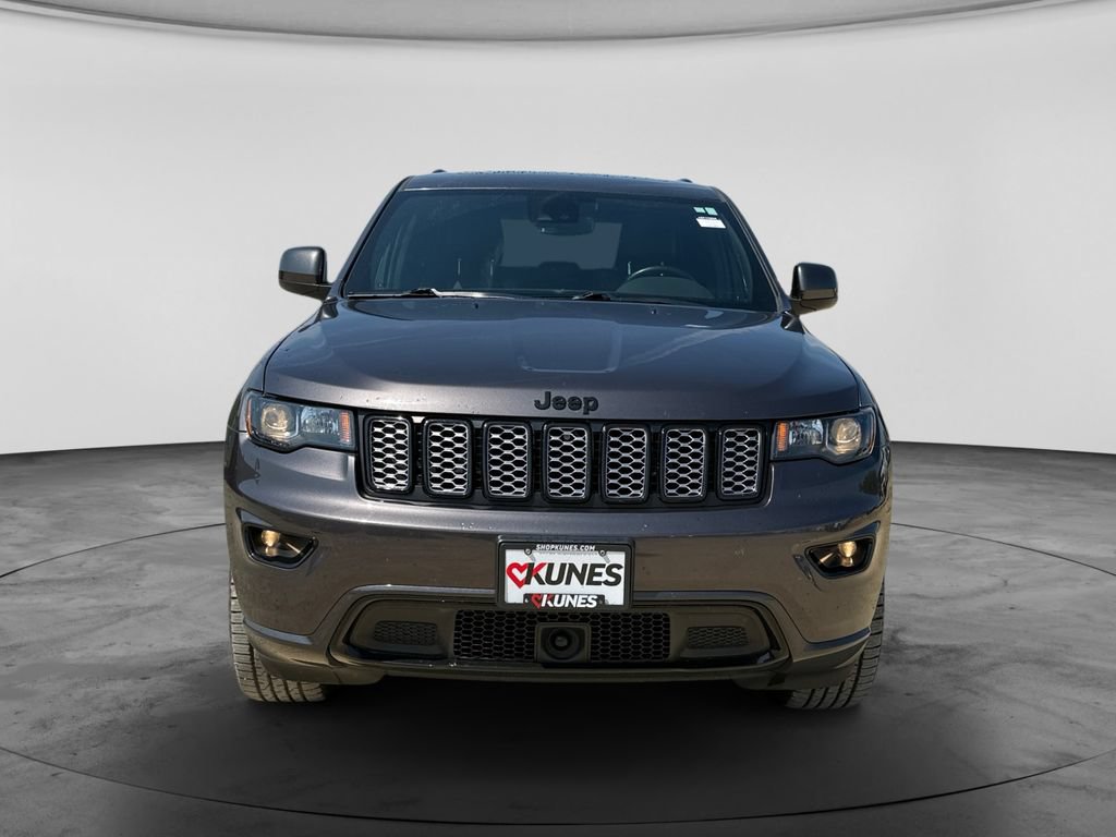 Used 2020 Jeep Grand Cherokee Altitude AWD/4WD image 4