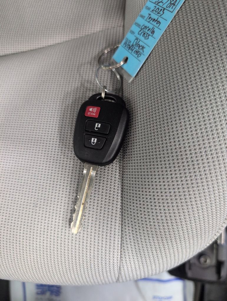 Used 2023 Toyota Corolla Cross L AWD/4WD image 28