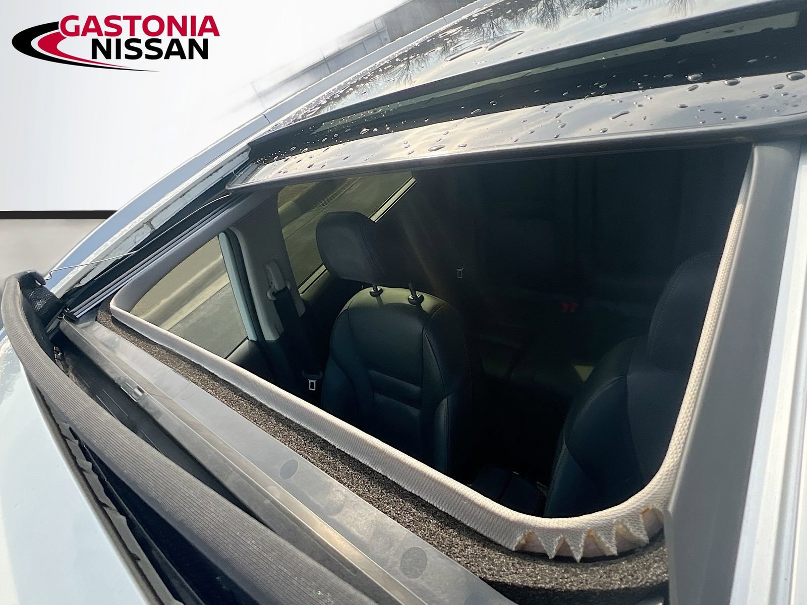 Used 2023 Nissan Rogue SL w/ SL Premium Package image 30