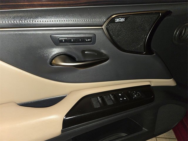 Used 2019 Lexus ES 350 Ultra Luxury image 13