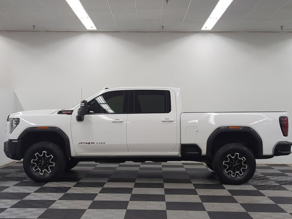 Used 2025 GMC Sierra 2500 AT4X AWD/4WD image 4