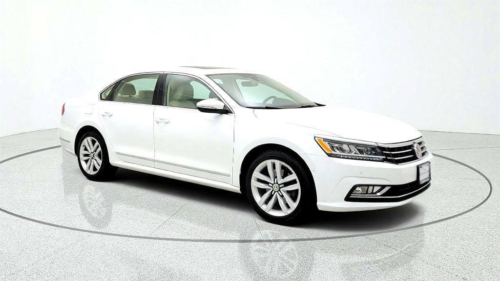 Used 2017 Volkswagen Passat 3.6 SEL Premium FWD image 3