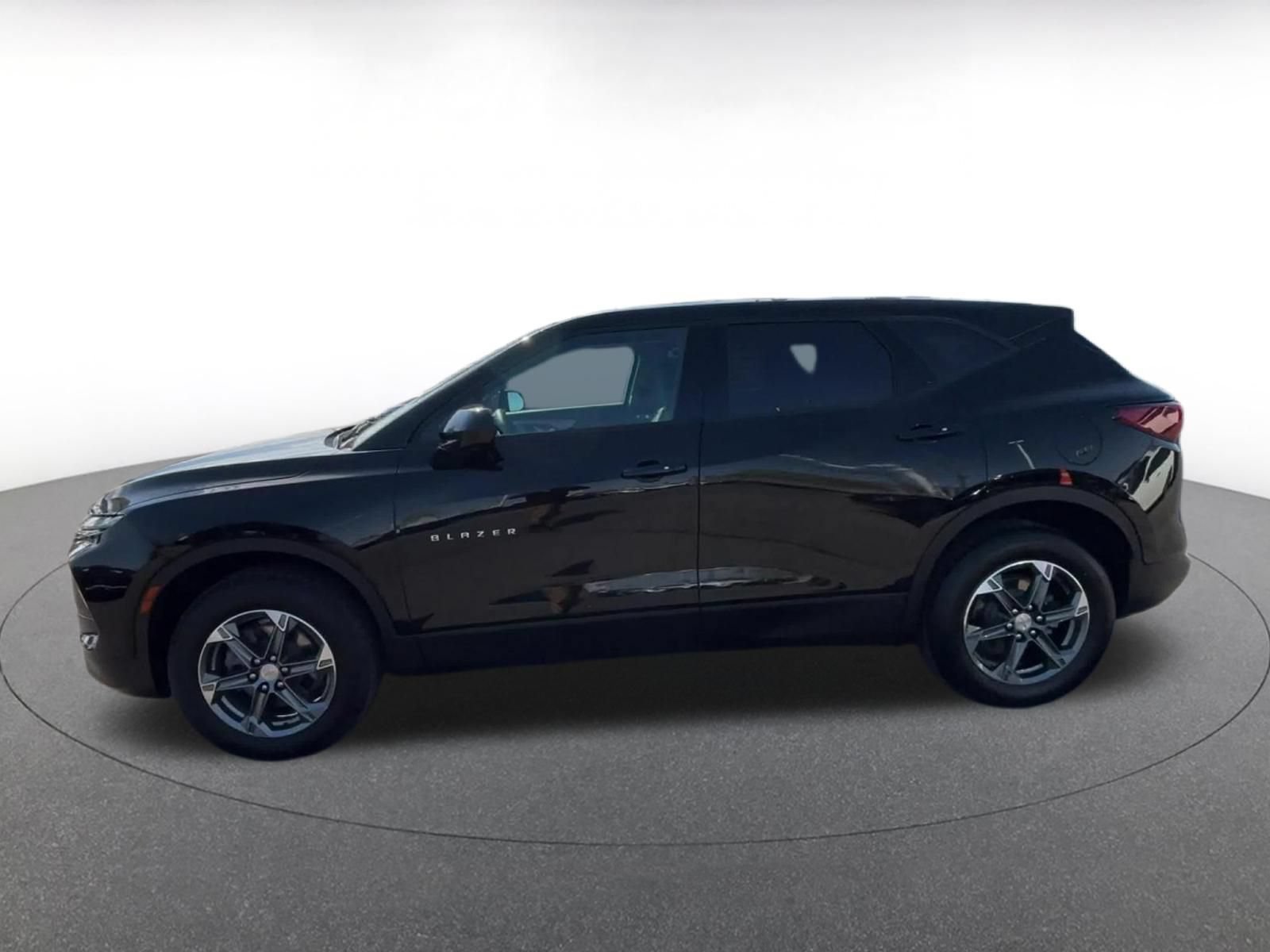 Used 2025 Chevrolet Blazer LT FWD image 9