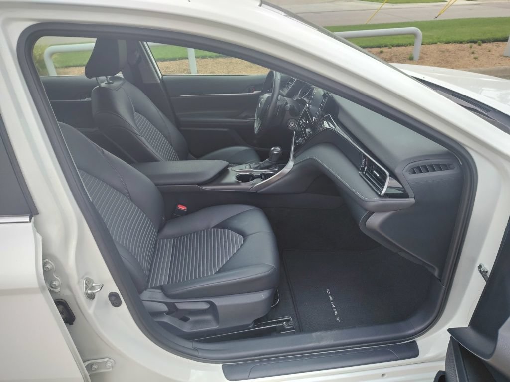 Used 2023 Toyota Camry SE FWD image 14