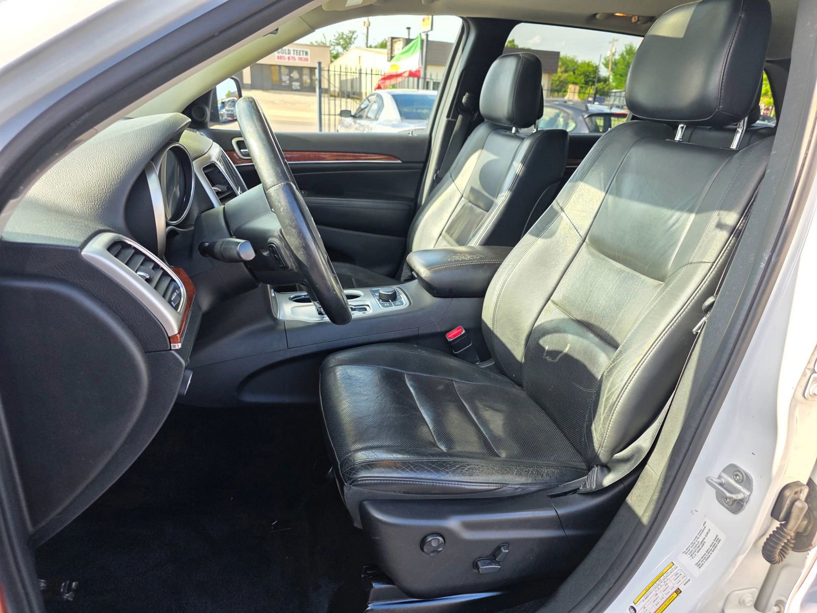 Used 2013 Jeep Grand Cherokee Limited w/ Luxury Group II AWD/4WD image 9