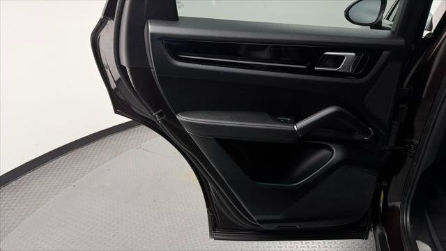 Used 2019 Porsche Cayenne AWD/4WD image 16