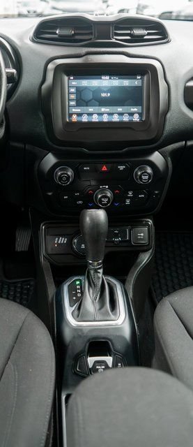 Used 2020 Jeep Renegade Latitude w/ Cold Weather Group AWD/4WD image 16