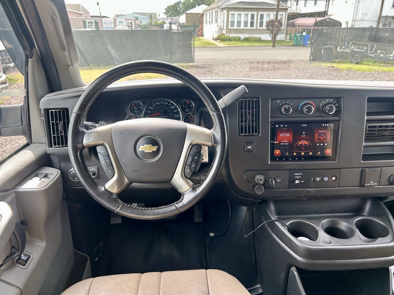 Used 2018 Chevrolet Express 2500 w/ Driver Convenience Package RWD image 18