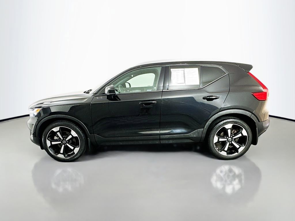 Used 2019 Volvo XC40 T5 Momentum image 4