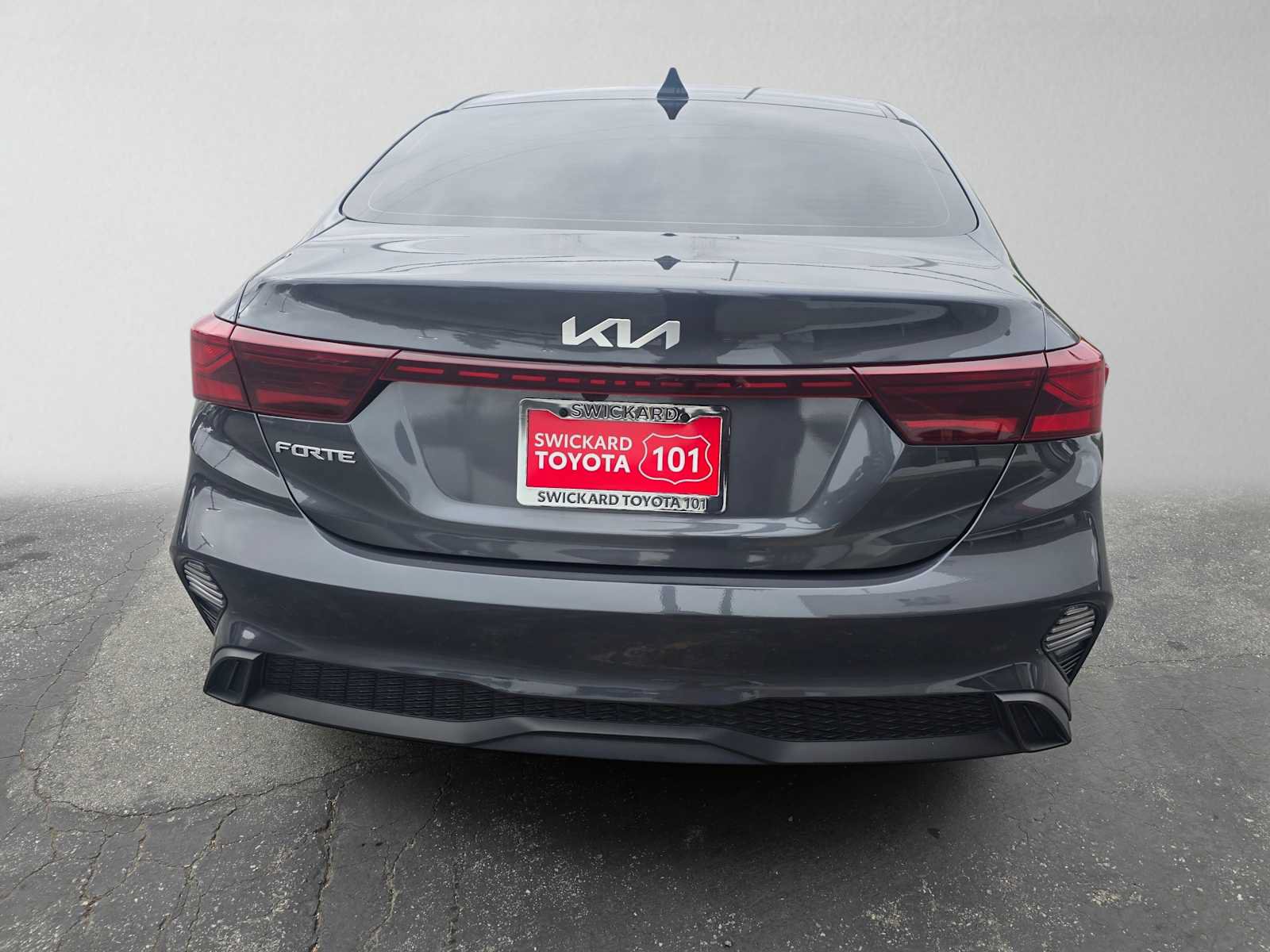 Used 2023 Kia Forte LXS w/ LXS Technology Package FWD image 4