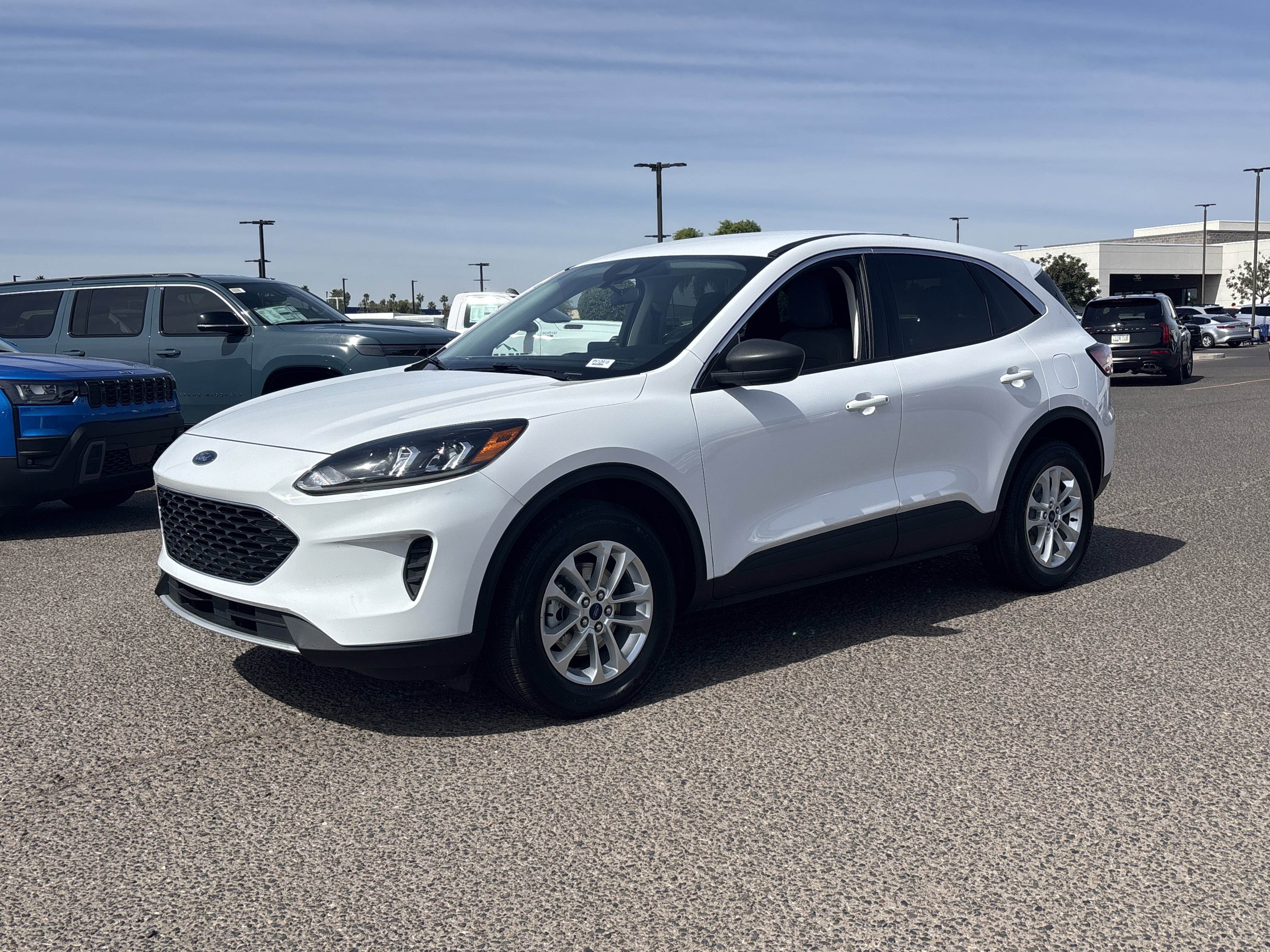 Used 2022 Ford Escape SE w/ Convenience Package AWD/4WD image 2