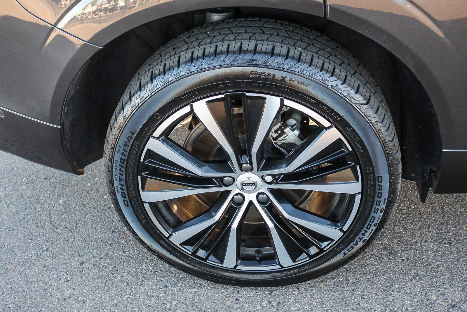 Used 2023 Volvo XC60 T8 Ultimate w/ Climate Package image 14