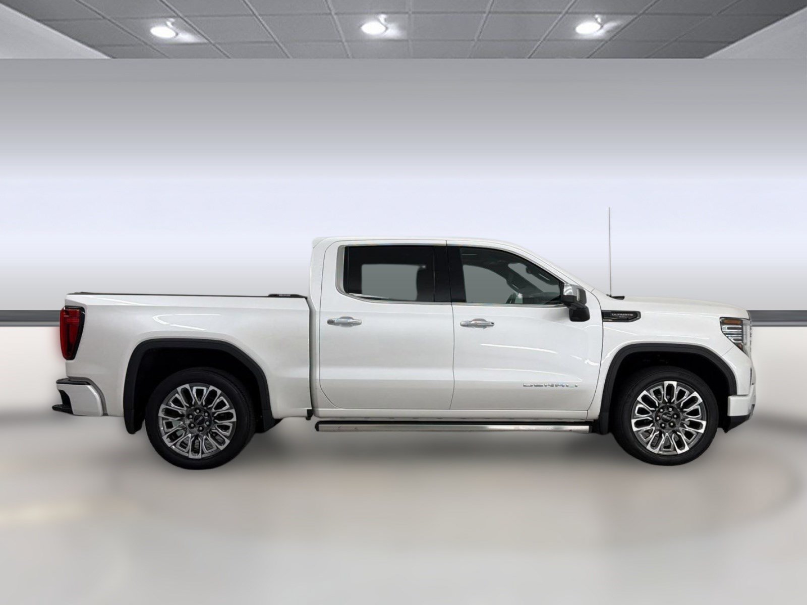 Used 2023 GMC Sierra 1500 Denali Ultimate AWD/4WD image 8