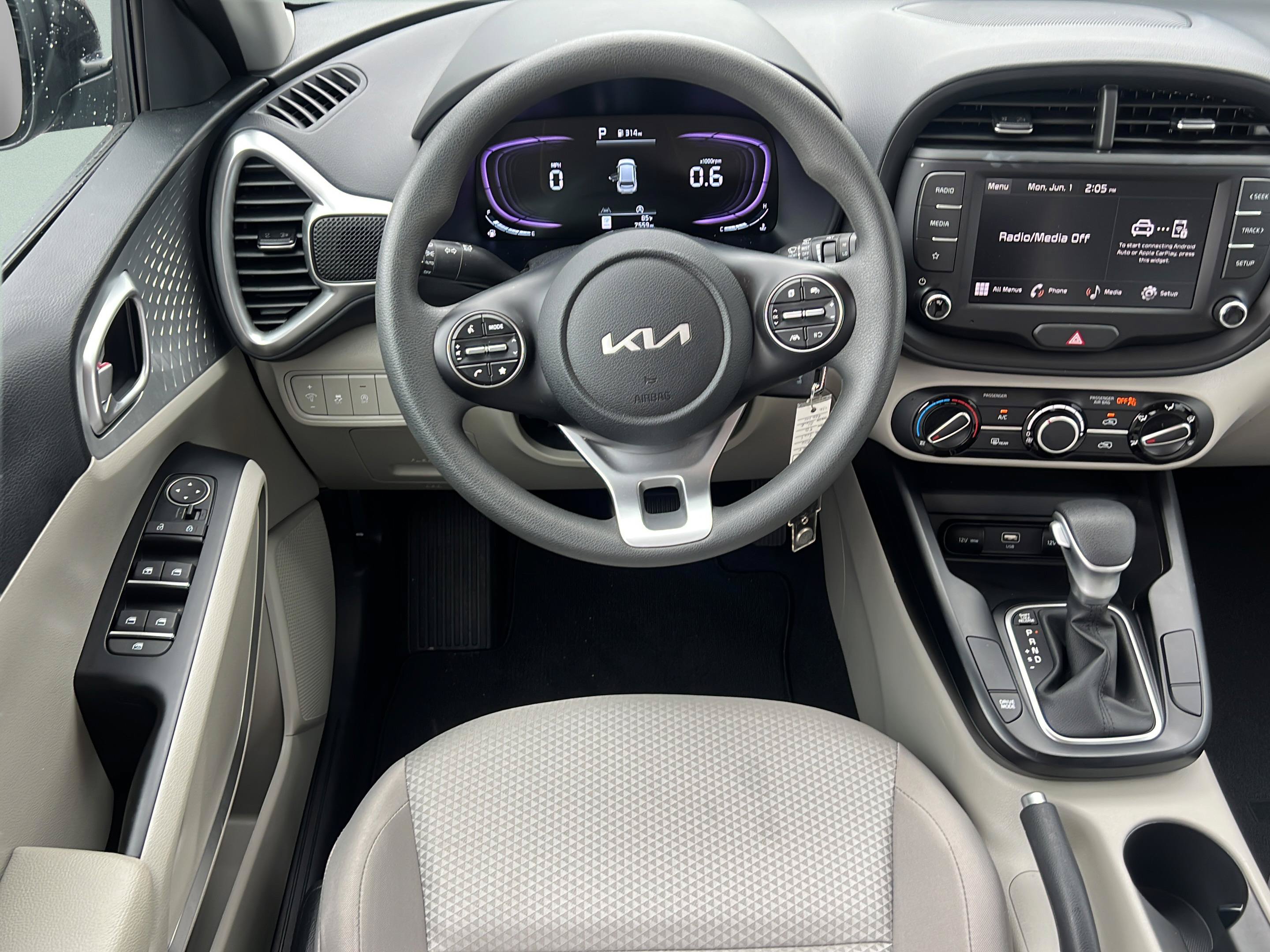 Certified 2025 Kia Soul LX w/ LX Technology Package FWD image 12