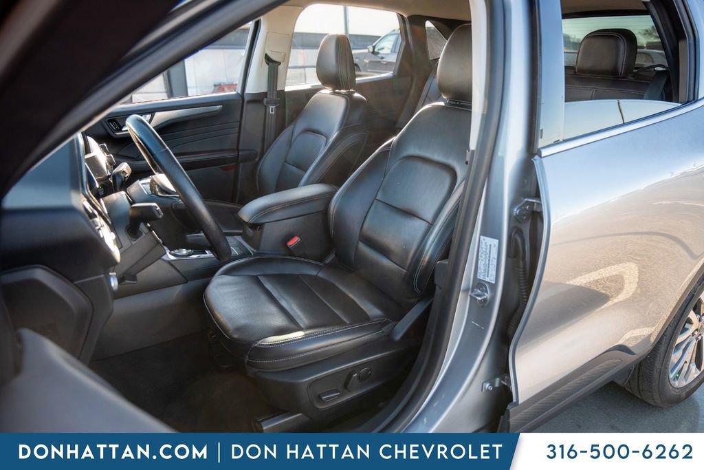 Used 2021 Ford Escape Titanium image 4