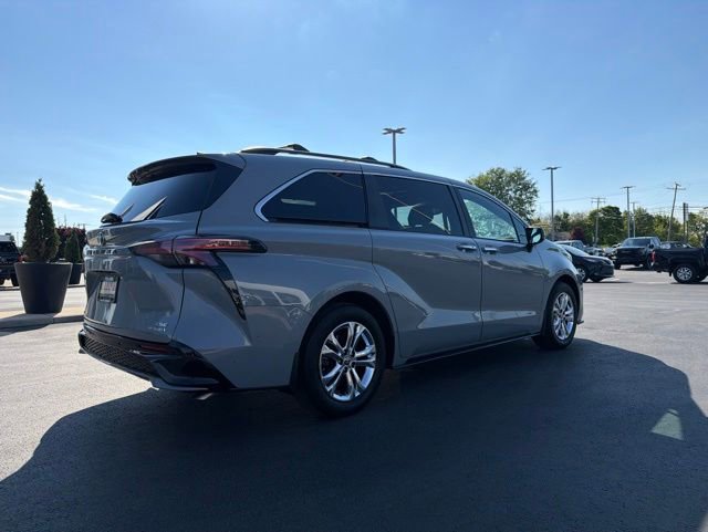 Used 2023 Toyota Sienna XSE AWD/4WD image 6