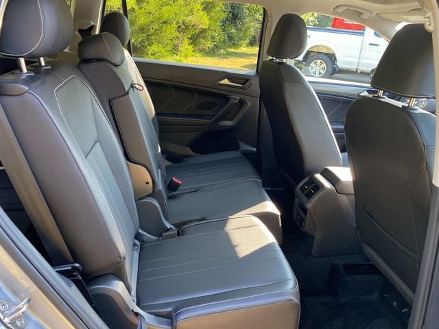 Used 2023 Volkswagen Tiguan SE w/ Panoramic Sunroof Package FWD image 32