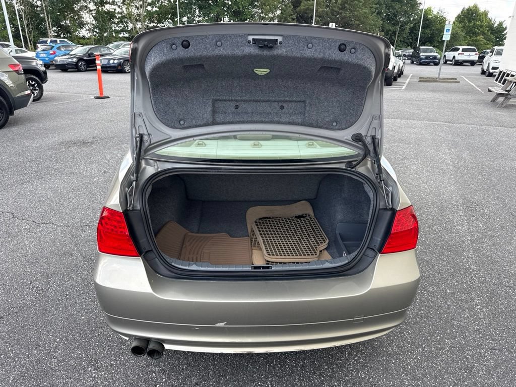 Used 2011 BMW 328i xDrive Sedan AWD/4WD image 9