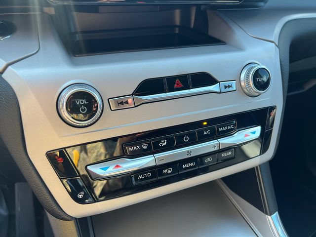 Certified 2024 Ford Explorer XLT w/ Equipment Group 202A AWD/4WD image 20
