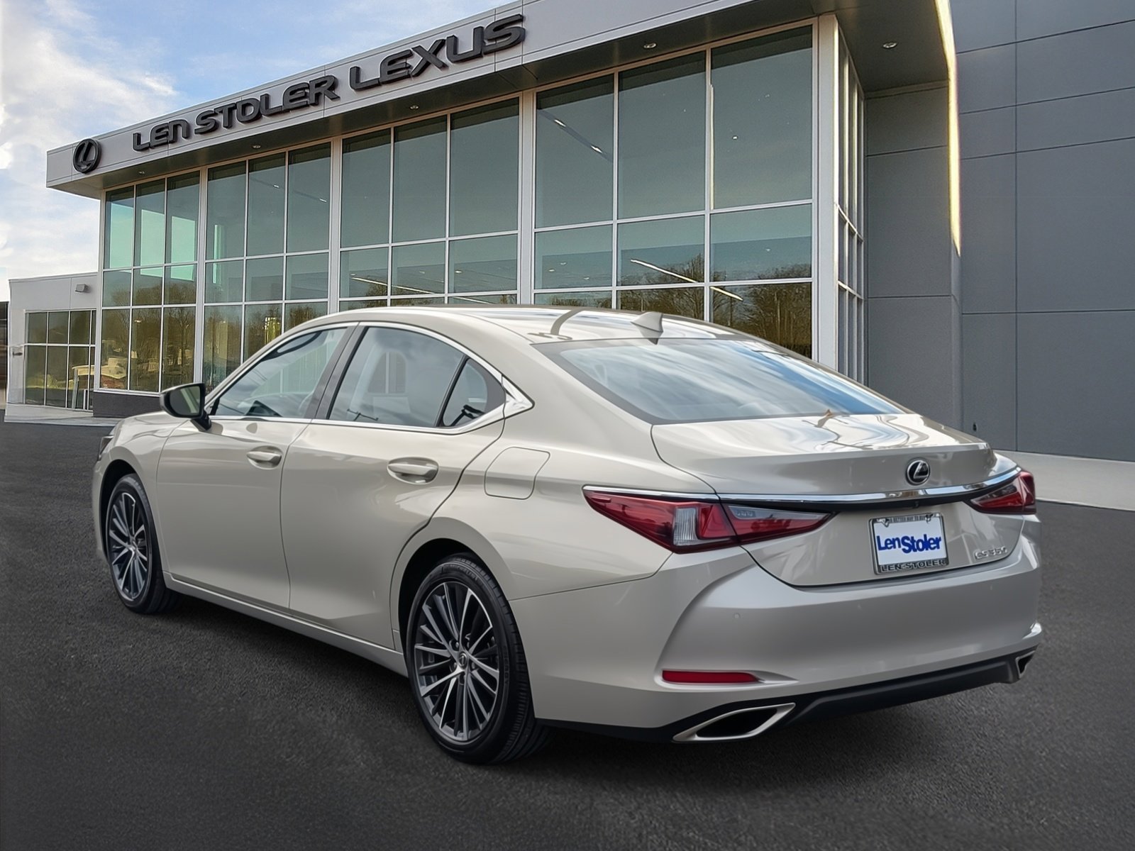 Certified 2024 Lexus ES 350 w/ Premium Package image 5