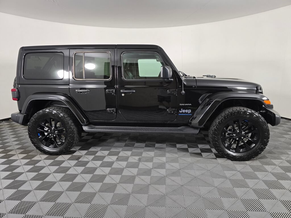 Used 2023 Jeep Wrangler Unlimited Sahara w/ Cold Weather Group AWD/4WD image 2