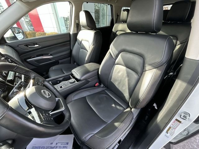 Used 2024 Nissan Pathfinder SL w/ Black Appearance Package image 15