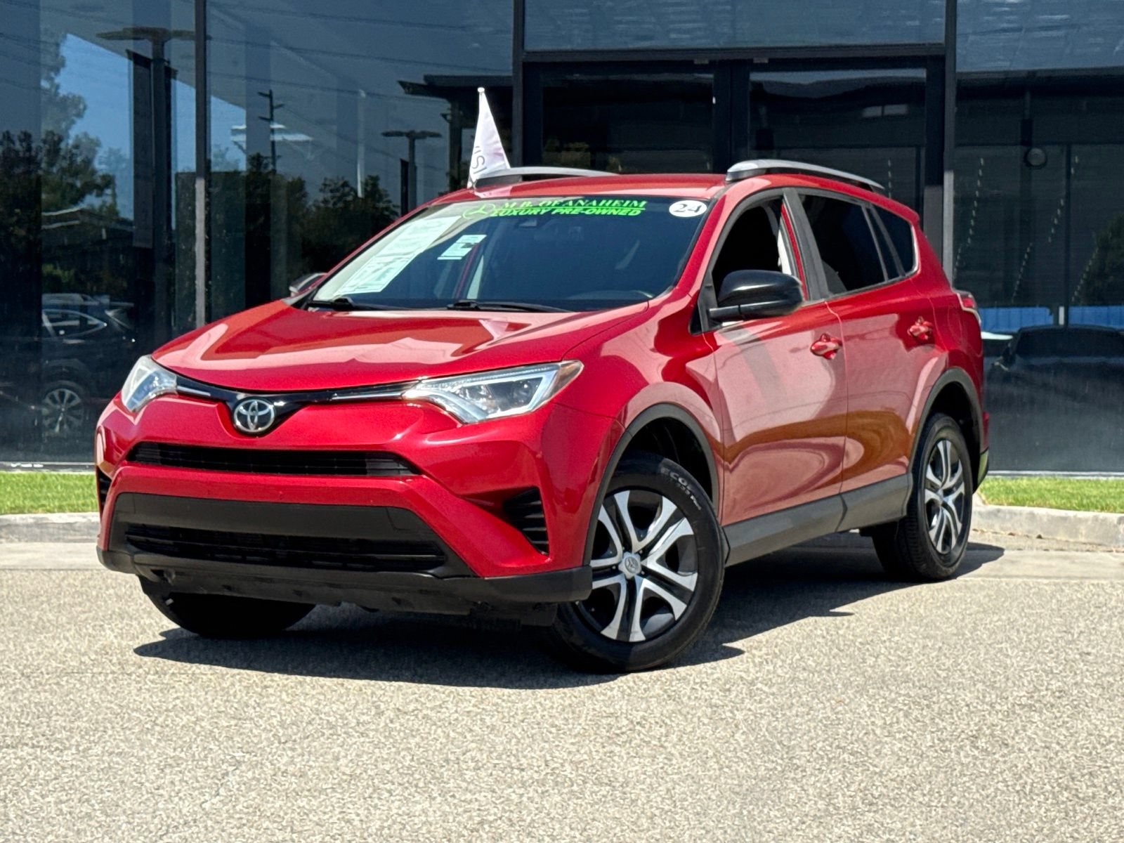 Used 2017 Toyota RAV4 LE FWD image 2