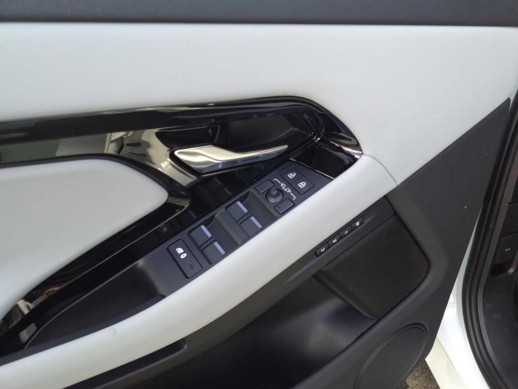 New 2026 Land Rover Range Rover Evoque S AWD/4WD image 8