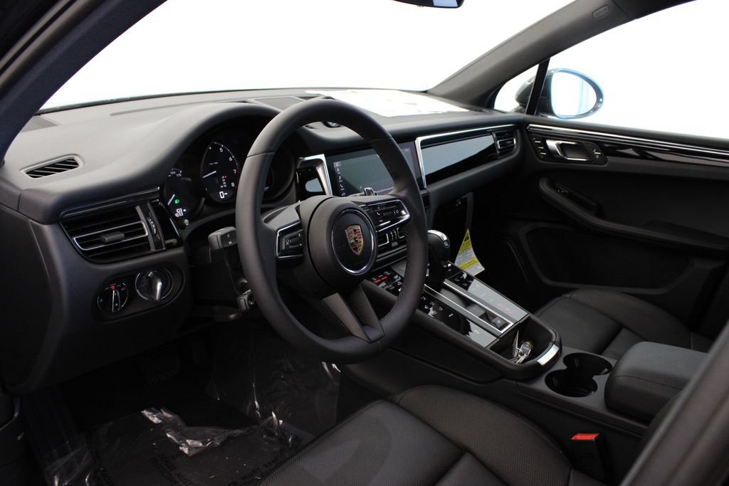 Used 2025 Porsche Macan AWD/4WD image 4