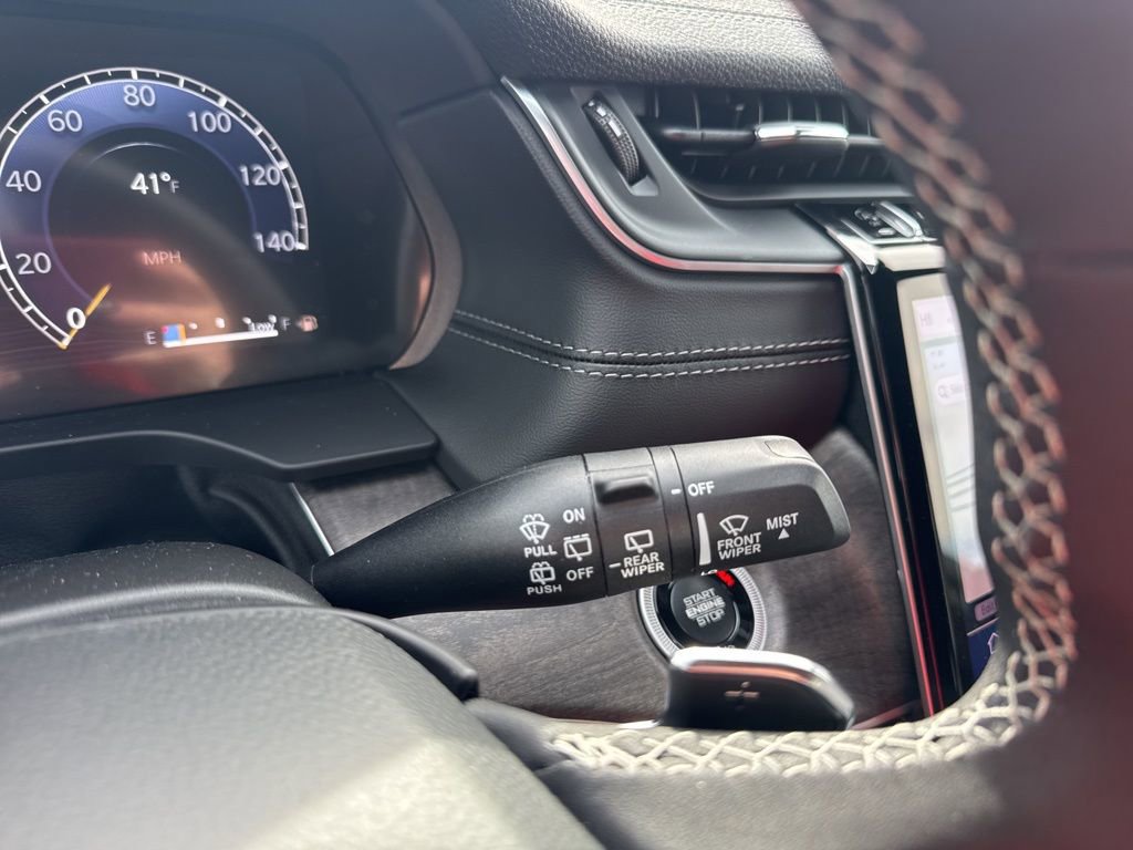 New 2025 Jeep Grand Cherokee Limited w/ Black Appearance Package AWD/4WD image 15
