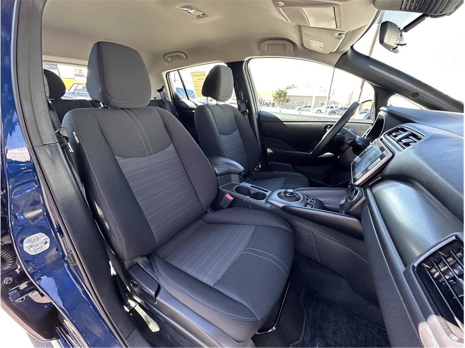 Used 2025 Nissan Leaf S image 4