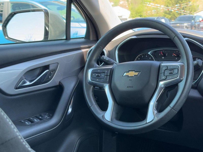 Used 2025 Chevrolet Blazer LT AWD/4WD image 12