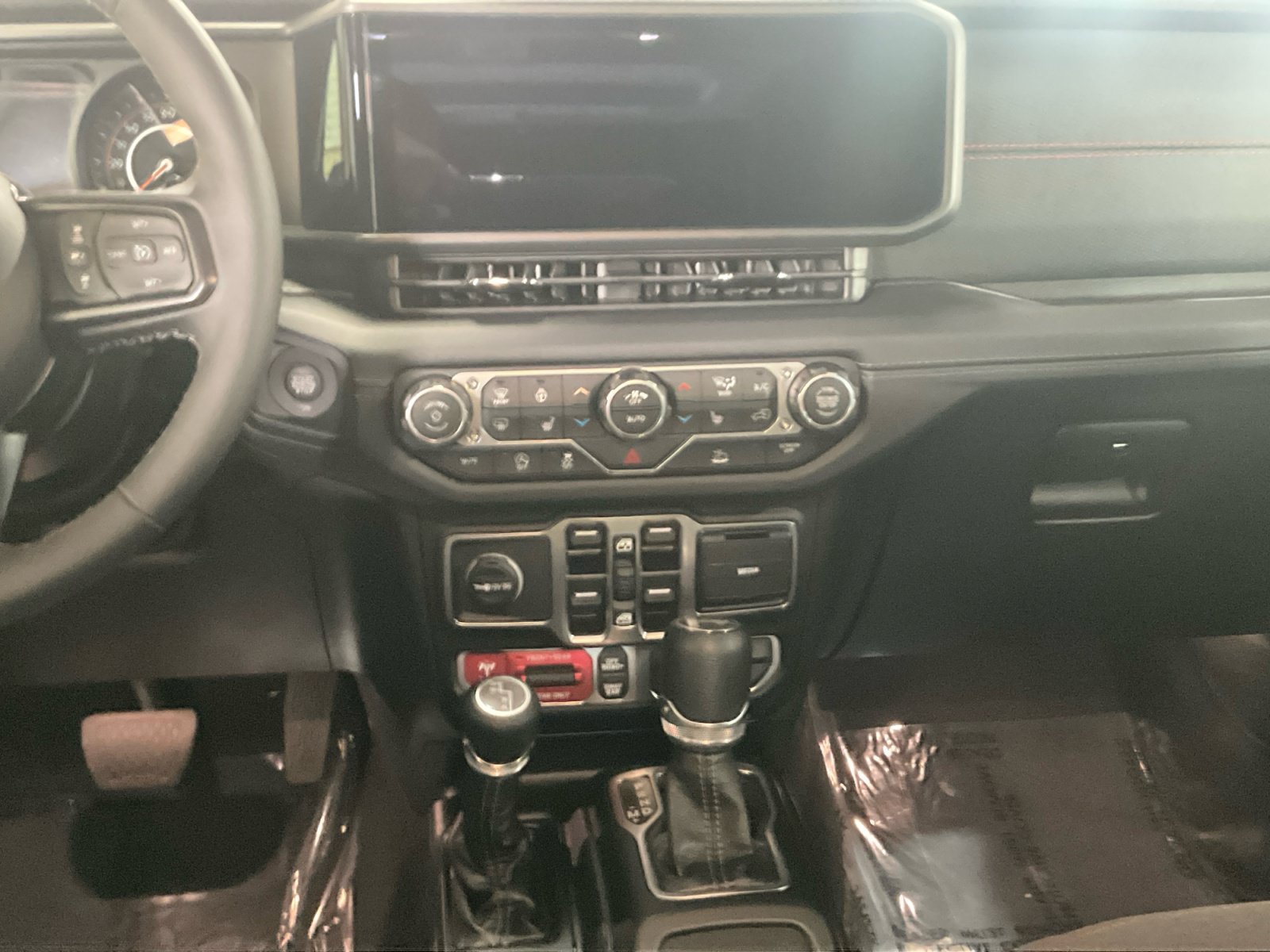 Used 2025 Jeep Wrangler Unlimited Rubicon w/ Convenience Group AWD/4WD image 12