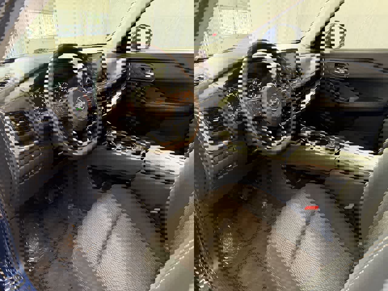 Used 2024 Nissan Rogue SV image 9