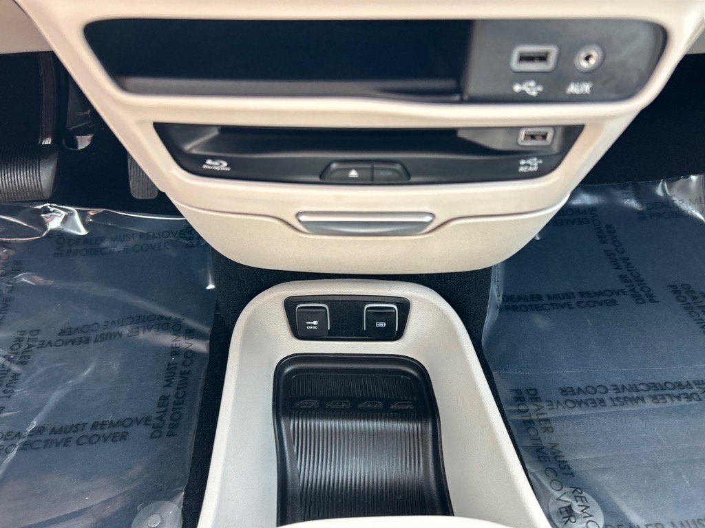 Used 2020 Chrysler Pacifica Limited image 35