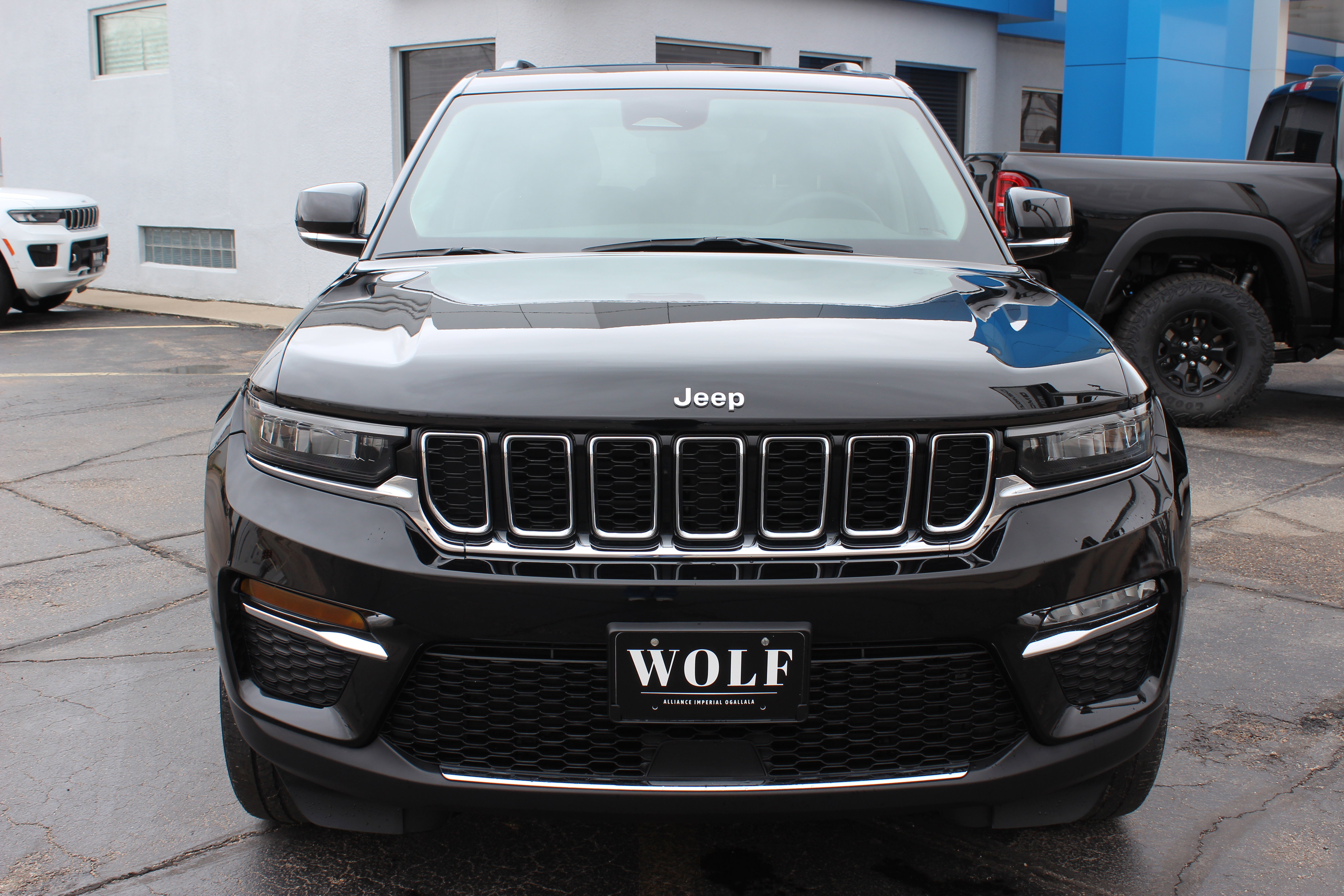 Used 2023 Jeep Grand Cherokee Limited image 2