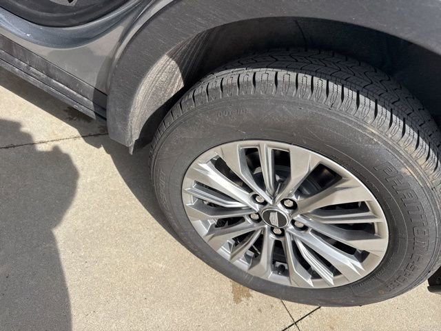 Used 2025 Cadillac XT4 Premium Luxury image 27