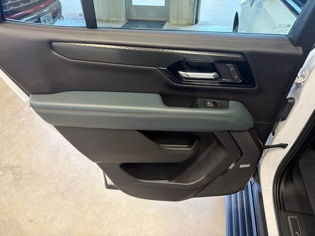 Used 2025 GMC Yukon AT4 w/ AT4 Premium Plus Package AWD/4WD image 33