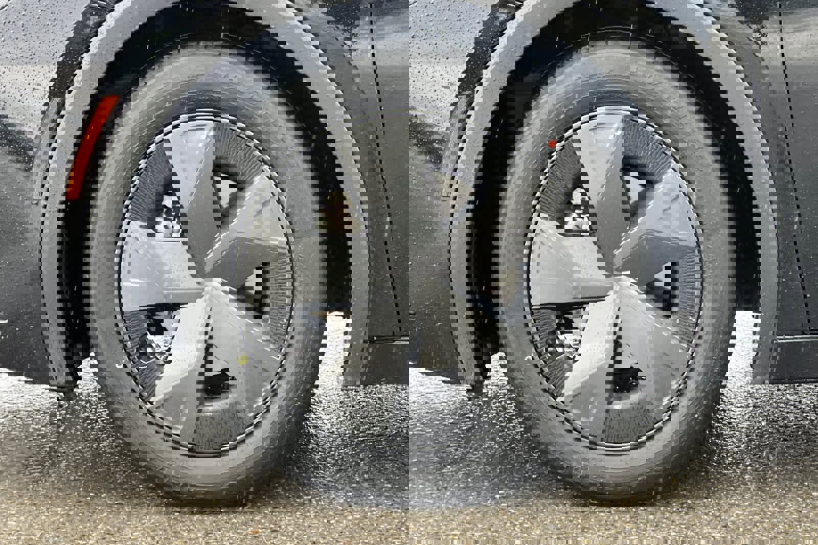 Used 2024 Toyota Prius LE FWD image 30