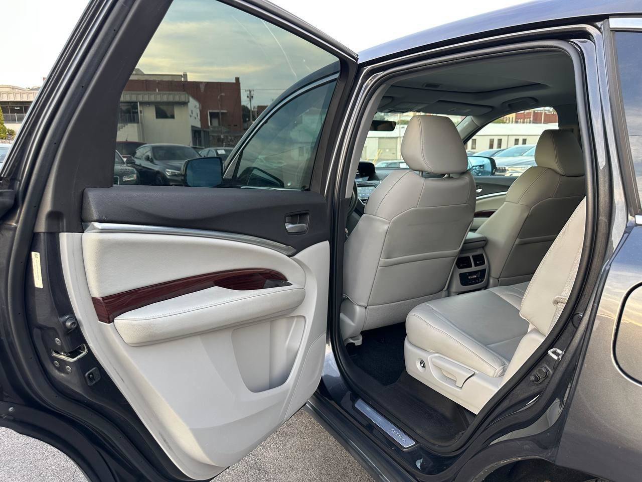 Used 2016 Acura MDX w/ AcuraWatch Plus Package FWD image 19