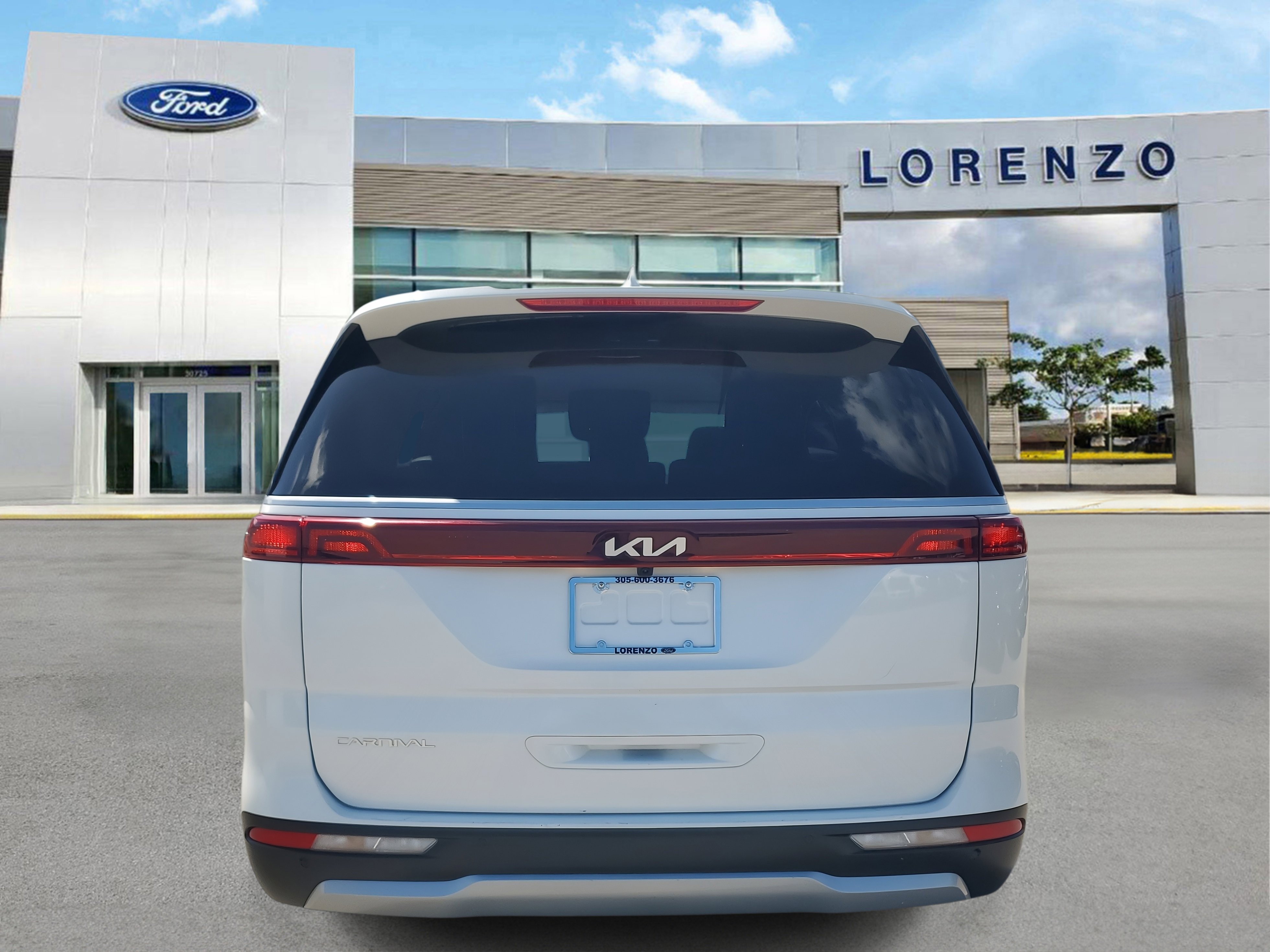 Used 2023 Kia Carnival LX image 6