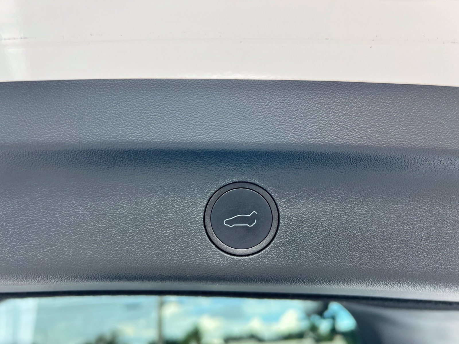 Used 2025 Tesla Model Y Long Range RWD image 24